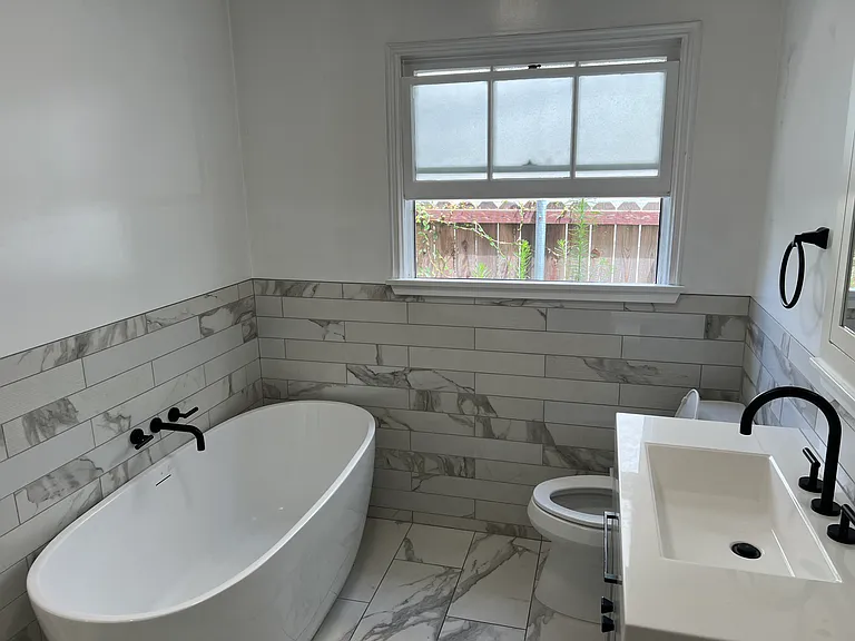 263 S Spalding Dr — Photo 14