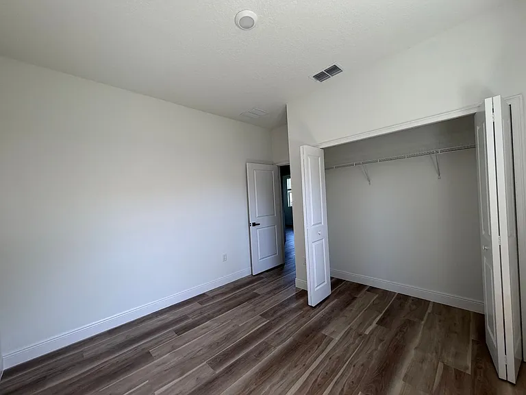 1852 W Quaker Ln — Photo 28