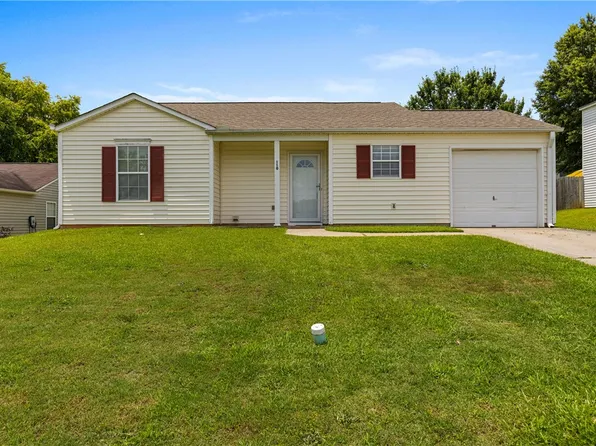 110 Hatters Ct, Easley, SC 29642