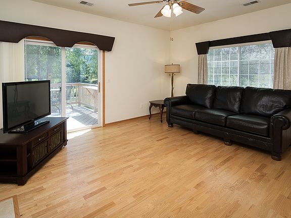 4 Living Room_08172023