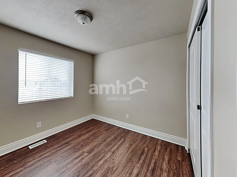 228 W Cedar Grove Ln — Photo 17