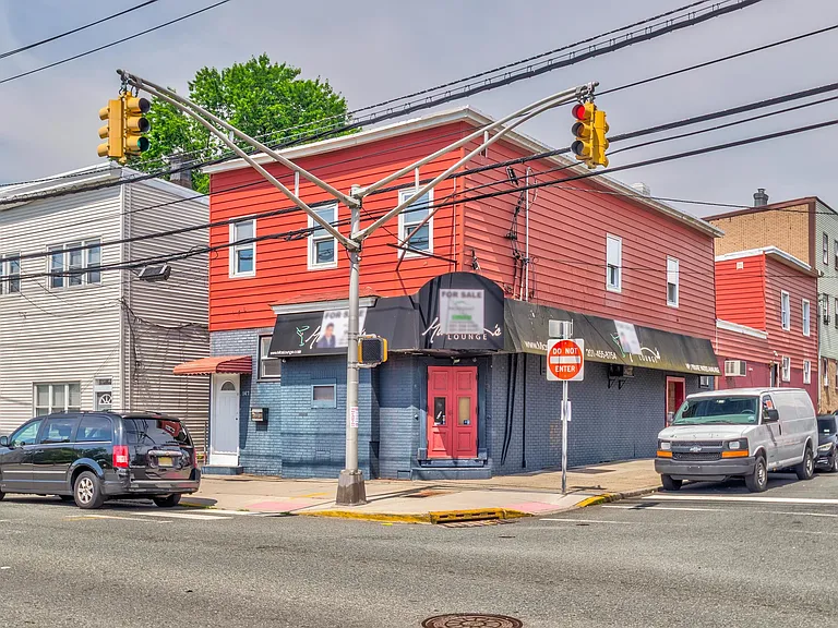 147 Avenue E #2 — Photo 1