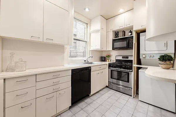 Sold by Compass | media 8