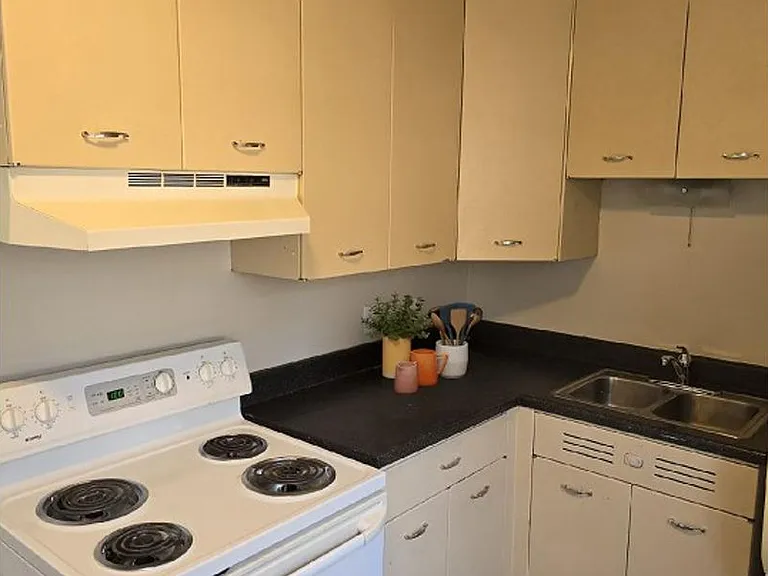500 W 16th St #6 — Photo 12