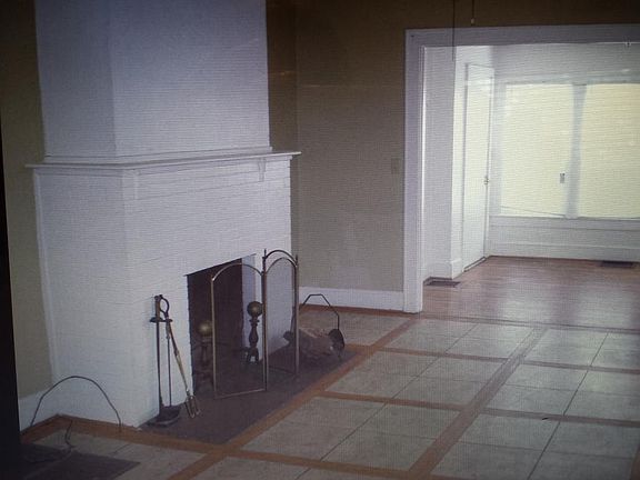 3rd image of 3541 Winthrop Ave