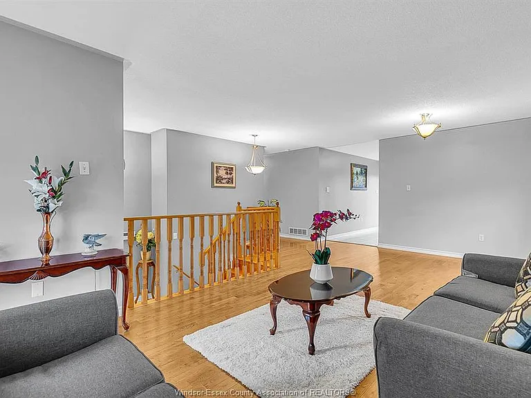 3114 Fletcher Cres — Photo 9