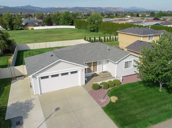 1806 N Salmon River Ln, Greenacres, WA 99016