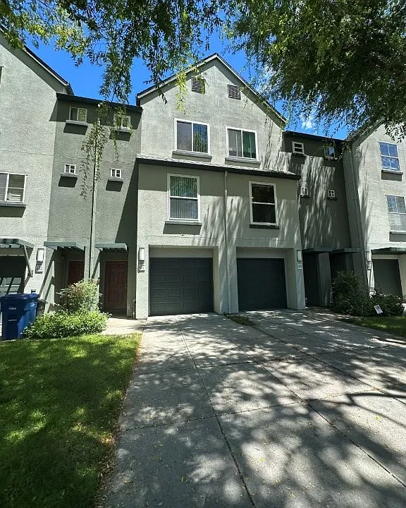 637 Atherton Pl