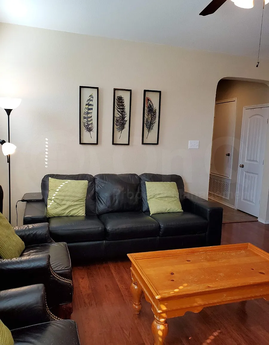 3 bed, 2.0 bath, 1728 sqft, $2,100 — Photo 4