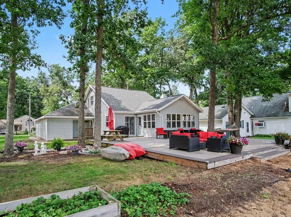 8570 Cochise Dr, Howard City, MI 49329