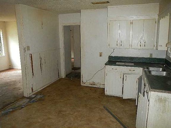 5th image of 2757 Marquette St