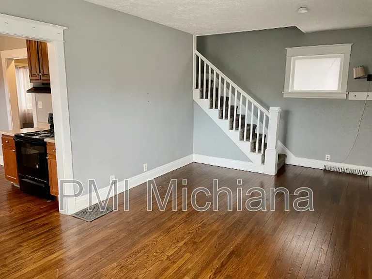 1226 E Madison St — Photo 18