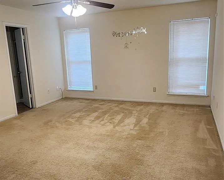 16807 Sussex Dr — Photo 32