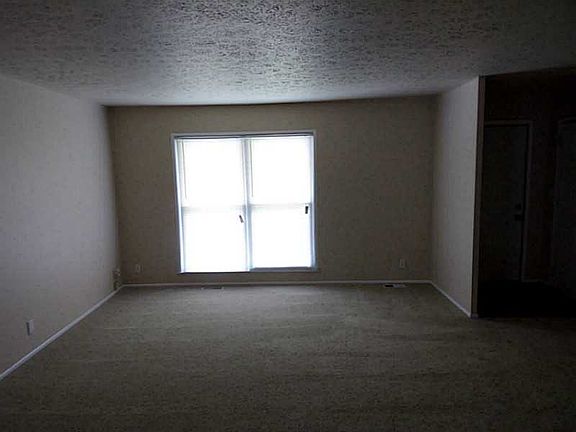 5th image of 3832 Eisenhower Dr