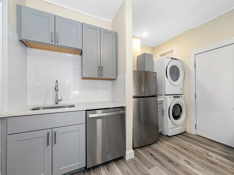 44 Brackett St #2 — Photo 5