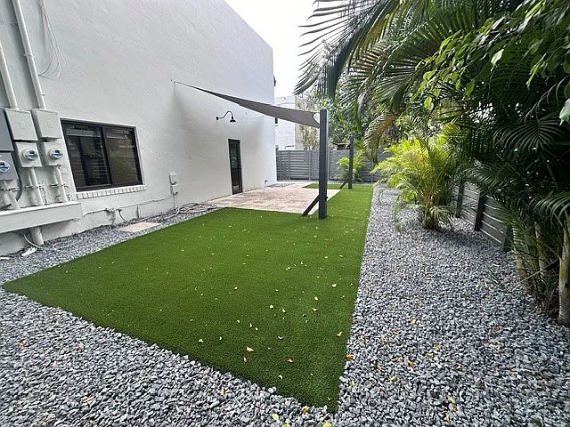 604 NE 9th Ave #3 — Photo 9