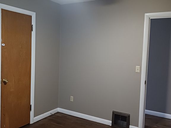 5th image of 33 Marshall Dr