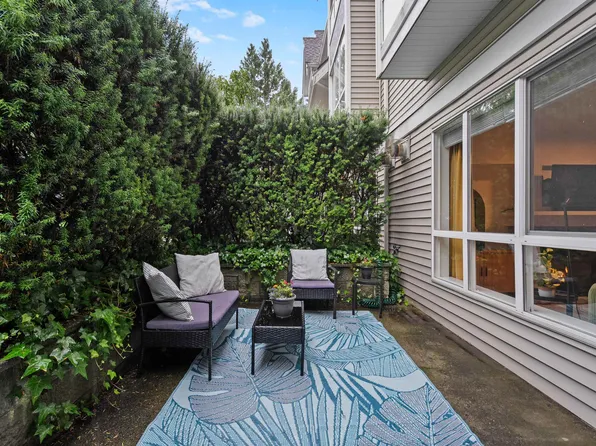 1005 Lynn Valley Rd #3, North Vancouver, BC V7J 1Z6