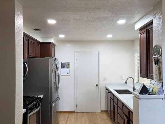 3rd image of 5273 Fairbanks Cmn