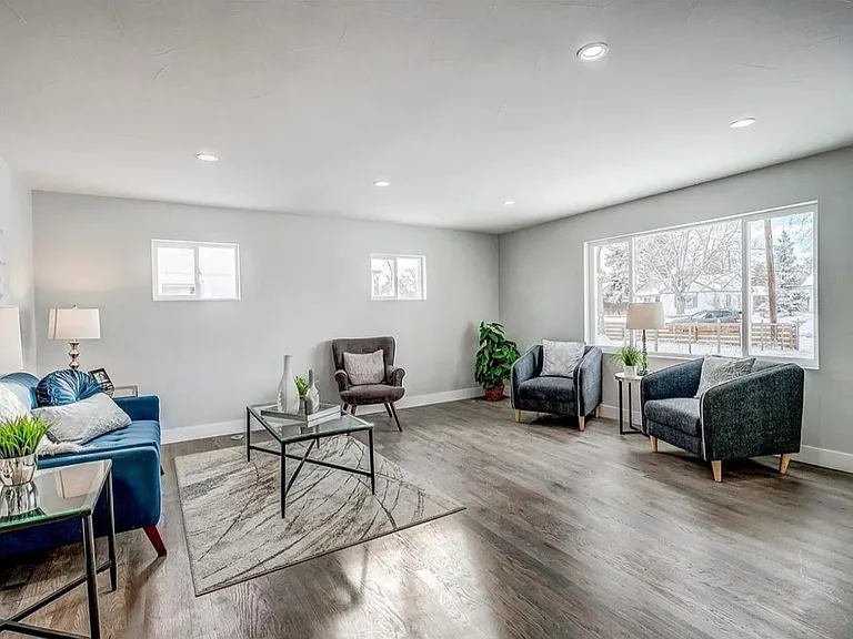 3240 Dexter St — Photo 12