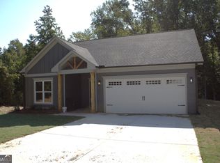 247 N Point Cir, Hartwell, GA 30643