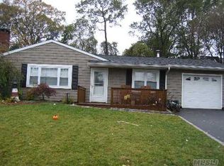 99 Rosemont Ave, Farmingville, NY 11738