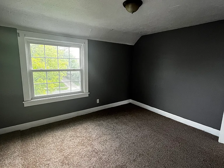 20503 Raymond St — Photo 4