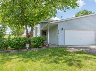 1538 Applegate Ln, Shakopee, MN 55379