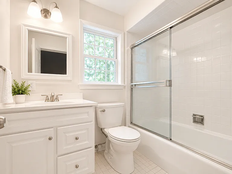 Second Floor Full Bathroom