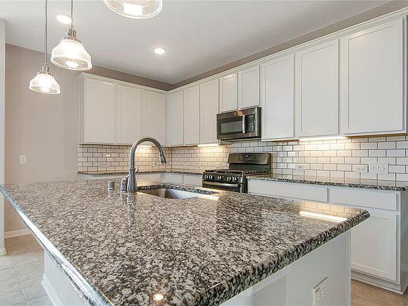 5th image of 708 Applewood Drive