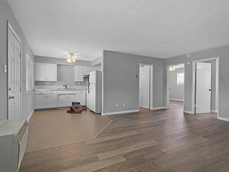 1148 El Paseo St #10 — Photo 3