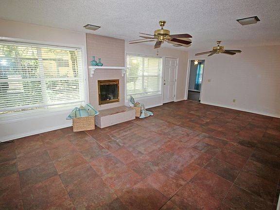 4th image of 50 Waynel Cir