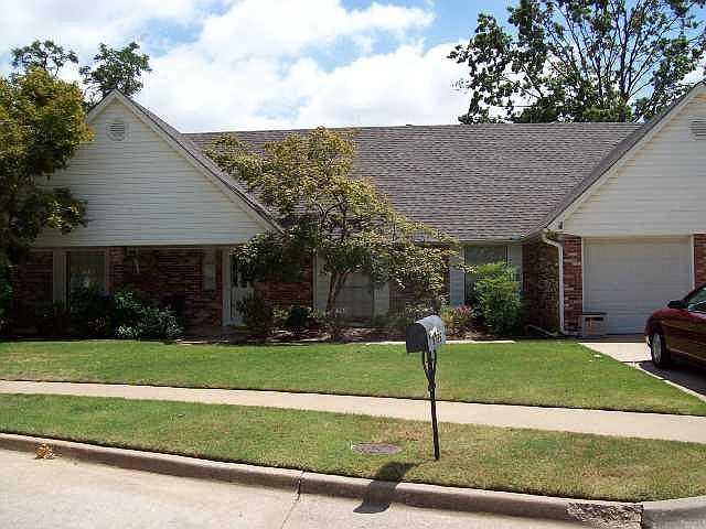 1st image of 9736 Manor Cir