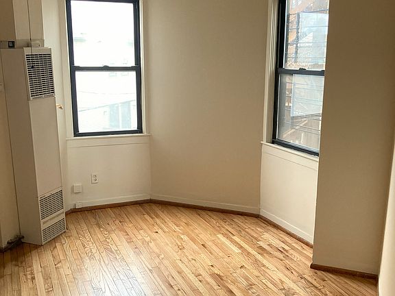 2nd image of 510 N May St APT 2R
