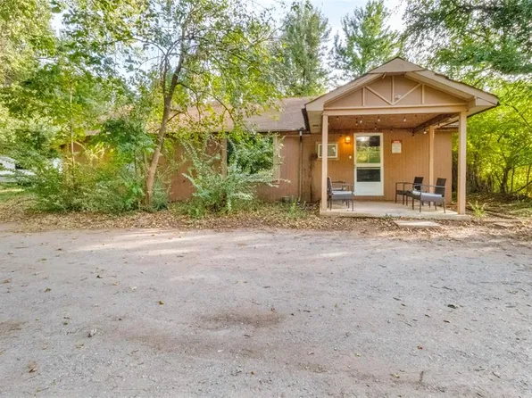 228 E Juniper Ln, Mustang, OK 73064