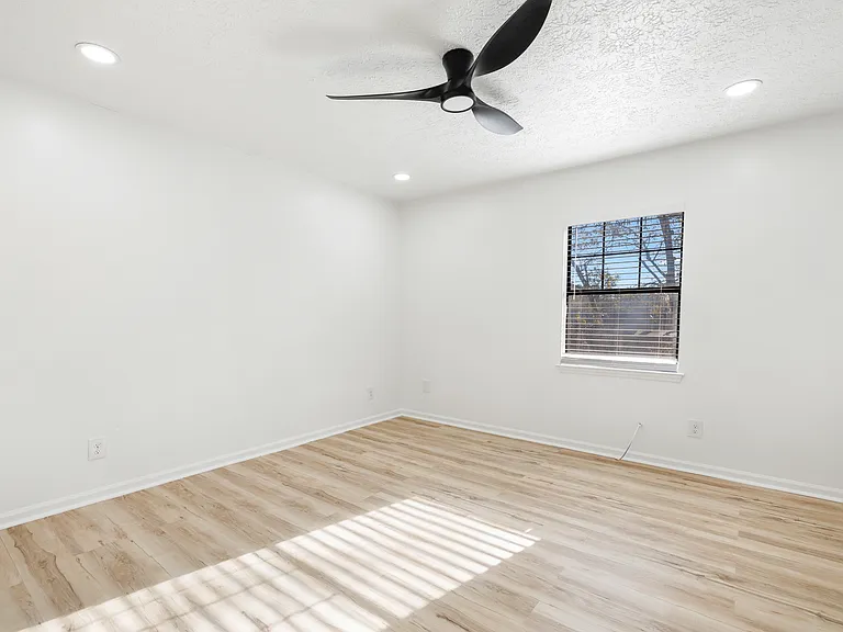 120 Woodhouse Ln #A — Photo 16