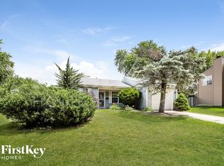 1255 Foxcroft Dr, Aurora, IL 60506