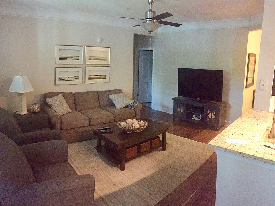 1st image of 1111 Rosewood Ln