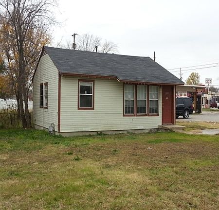 3rd image of 2607 Tamara Dr