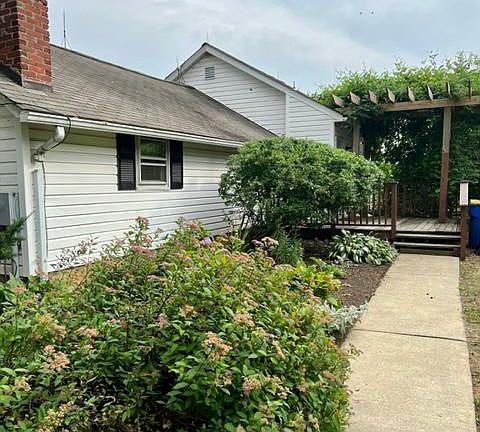 4th image of 12 Smith Farm Dr