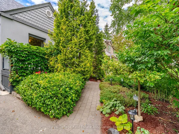 32 Plaxton Dr, Toronto, ON M4B 2P9