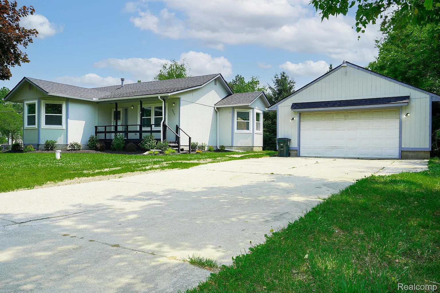 4865 Huston Dr photo 1
