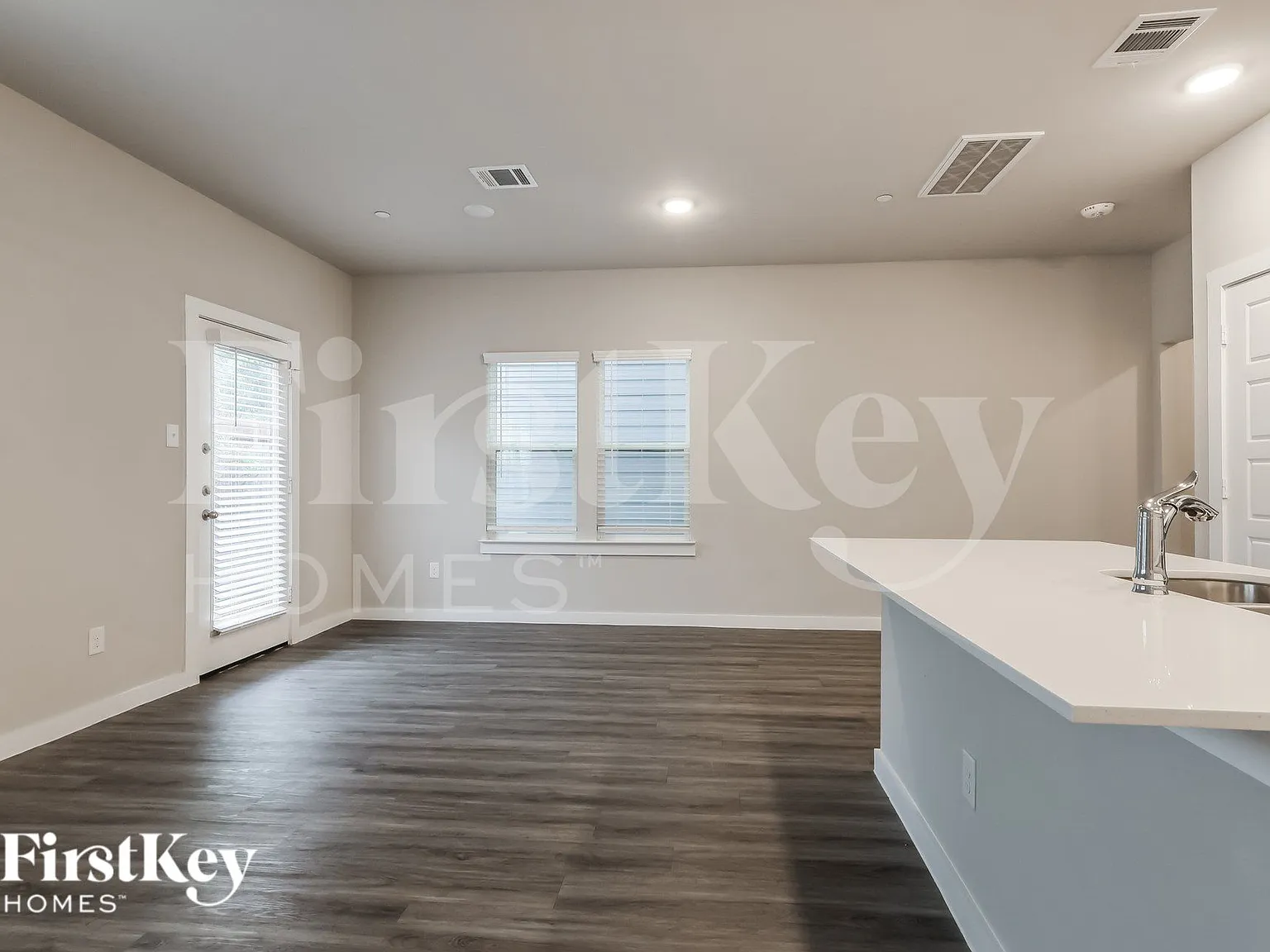 3 bed, 2.5 bath, 1619 sqft, $2,200 — Photo 3