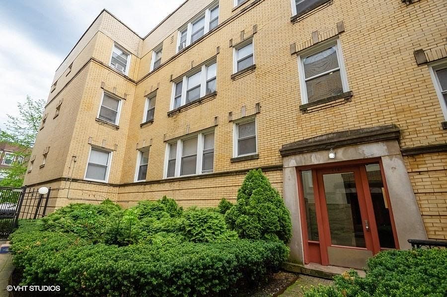 1st image of 4002 N Kenmore Ave #1