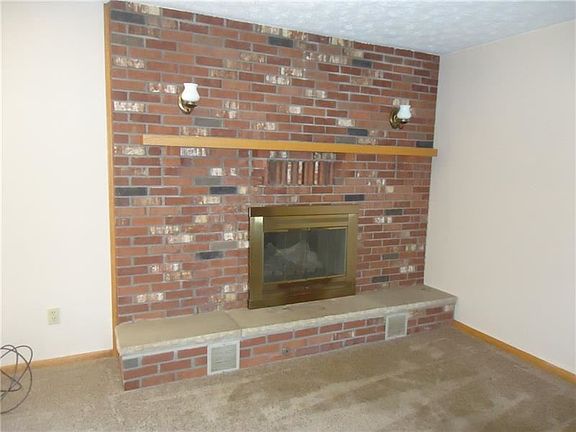 4th image of 4 E Greenville Dr