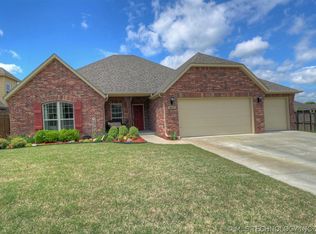 9510 N 96th East Pl, Owasso, OK 74055