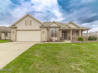 532 Georgetown Dr, Oregon, OH 43616