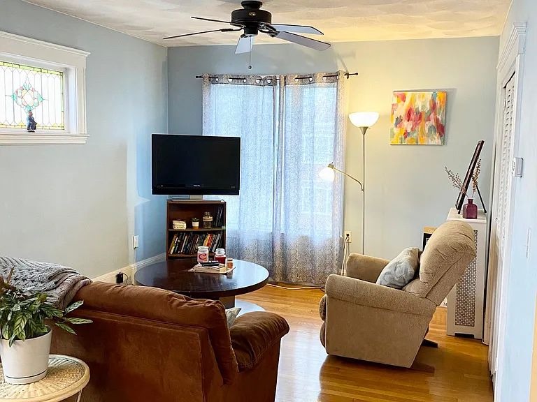 27 Bradbury Ave #A — Photo 8