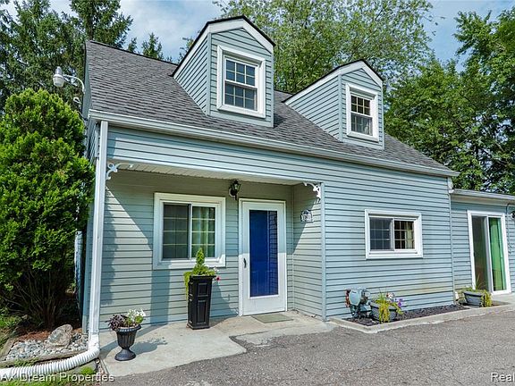 2nd image of 33800 Annland St