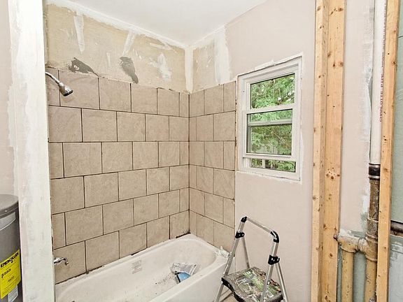 5th image of 504 Washington Ave #2